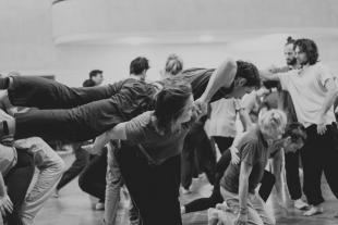 Eine Einladung zum Fallen – Von Feldenkrais in die Contact Improvisation - Dojo Regensburg - Regensburg, Germany