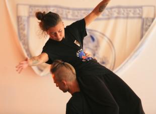 Polaritäten tanzen - Workshopserie 'Abenteuer Contact Improvisation' Teil 7 - ESV Konstanz Dachraum - Konstanz, Germany